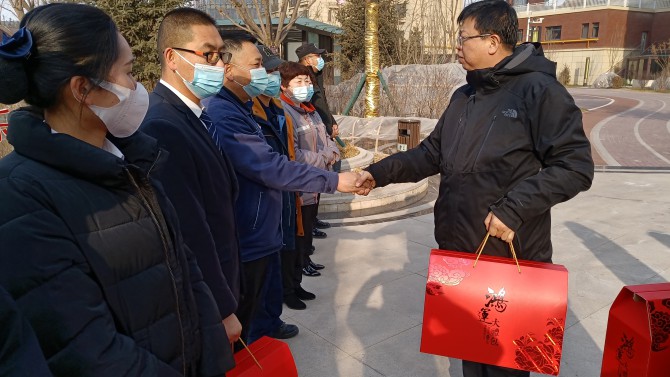 新春慰問暖人心 殷切關(guān)懷顯溫情——王志宏大年初一慰問春節(jié)值班人員