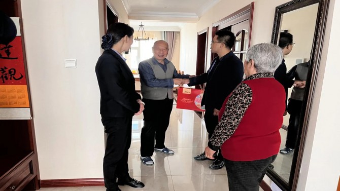 紅色物業(yè)，情暖中秋 ——上尚宅物業(yè)中心慰問(wèn)孤寡老人