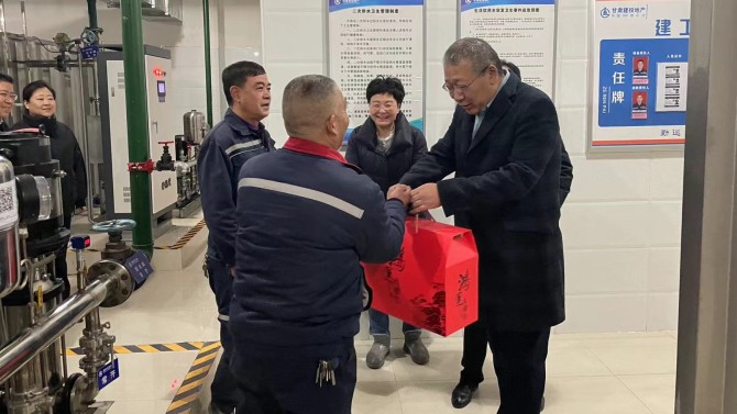 新春慰問寄真情 濃濃關懷暖人心 --置業(yè)公司工會開展春節(jié)慰問活動